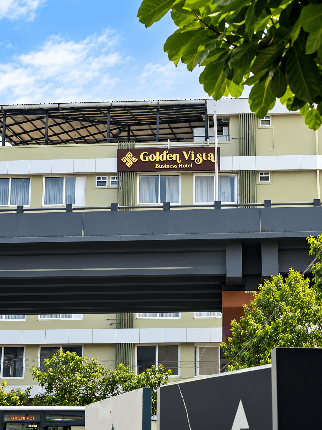 ​Golden Vista Hotel — Your Stay. Your Comfort. Your View.